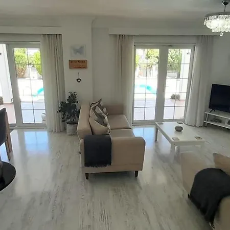 London By Luxury Group * 페티예